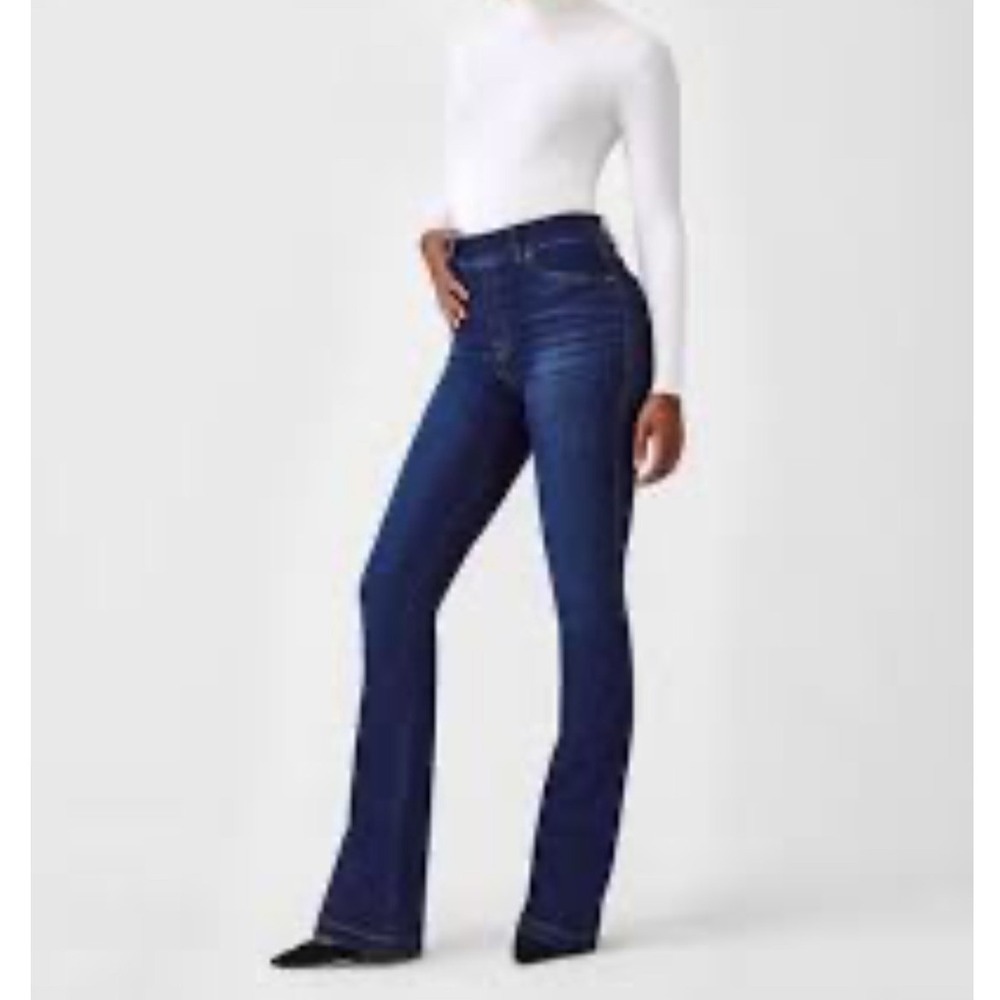 Spanx EveryWear Flare Pull-On Jeans‎ Midnight Shade Dark Wash Blue 20327R Medium